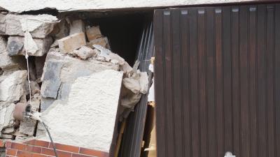 Birkenfeld: Lkw rollt in Wohnhaus beschaedigt 2 Haeuser