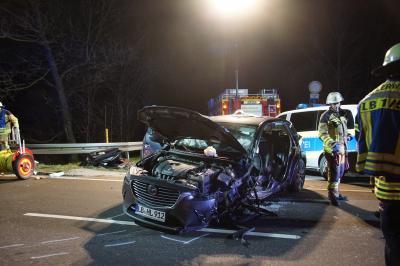 Freiberg a.N.: Schwerer Verkehrsunfall mit eingeklemmten Personen,3 Personen verletzt