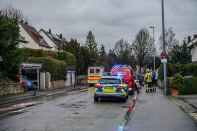 Nuertingen: Person erleidet waehrend der Fahrt medizinischen Notfall â€“ Passanten schlagen Scheibe ein und retten Person