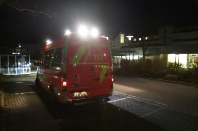 Kirchheim: Polizei und Feuerwehr suchen im und am Krankenhaus nach einem vermissten Patienten