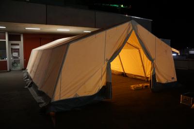 Goeppingen: Feuerwehr bereitet Schleusen am Klinikum Goeppingen vor