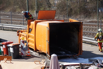 Leonberg:Brand einer Muellpresse auf dem Wertstoffhoff