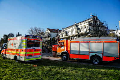 Esslingen-Sulzgries: Arbeiter auf Baustelle teilweise verschuettet gewesen 