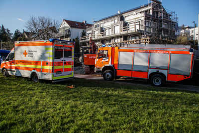 Esslingen-Sulzgries: Arbeiter auf Baustelle teilweise verschuettet gewesen 