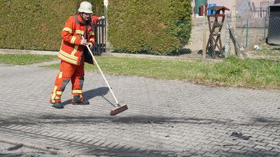 Knittlingen: Pkw steht in Vollbrand und rollt auf Trafostation vor