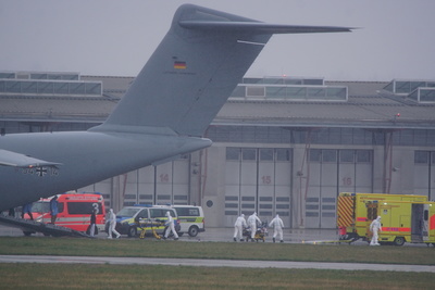 Esslingen: Corona Patienten am Flughafen Stuttgart gelandet