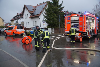 Stuttgart: Kamin verursacht Brand in Gartenhuette