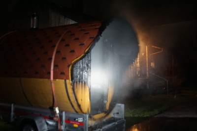 Sindelfingen :Mobile Sauna faengt Feuer 