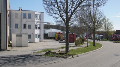 Illingen: Brand und verrauchte Halle durch defekten Akku - nach explosion