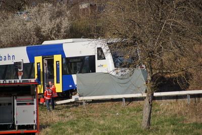 Neuffen: Person von Zug erfasst- toedlich verletzt 