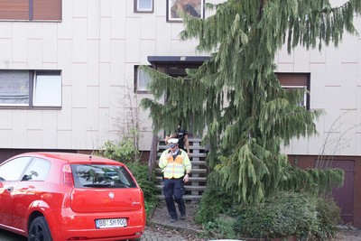 Weil im Schoenbuch: Funkenflug beim Grillen loest Brand aus