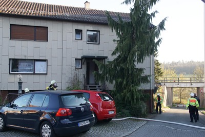 Weil im Schoenbuch: Funkenflug beim Grillen loest Brand aus