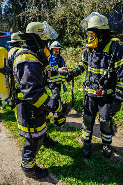 Weinstadt-Baach: Feuer im Garten entwickelt sich zum Flaechenbrand