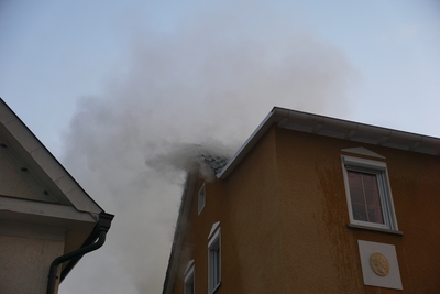 Goeppingen: Bauschutt auf Dachterrasse geriet in Brand