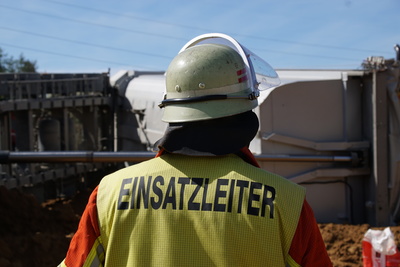 Holzgerlingen: Lkw beim Abladen auf der Motocross Strecke umgekippt 