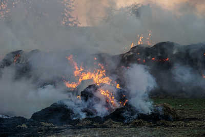 Weinstadt-Endersbach: Brannten mehrere Strohballen auf einem Feld