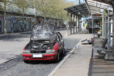 Ludwigsburg: PKW brennt auf Bahnhofsvorplatz - Polizei steht vor einem Raetsel