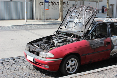 Ludwigsburg: PKW brennt auf Bahnhofsvorplatz - Polizei steht vor einem Raetsel