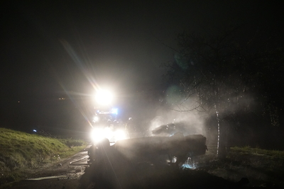 Eschenbach: PKW kommt von Fahrbahn ab und geht in Flammen auf