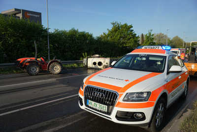 Weinstadt: Pkw contra Traktor