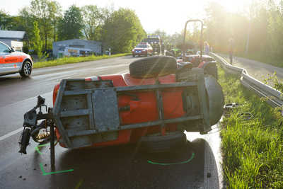 Weinstadt: Pkw contra Traktor