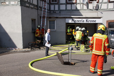 Mundelsheim: Wohnhausbrand - Grosseinsatz der Rettungskraefte