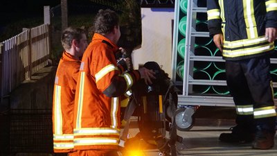 Bad Herrenalb -  Dachstuhlbrand einer leerstehenden ehemaligen psychosomatischen Klinik im Ortsteil Kullenmuehle