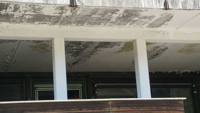 Bad Herrenalb -  TAGBILDER!!! Dachstuhlbrand einer leerstehenden ehemaligen psychosomatischen Klinik im Ortsteil Kullenmuehle