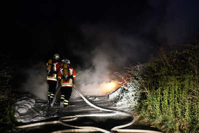 Allmersbach: Alte Reifen abgebrannt