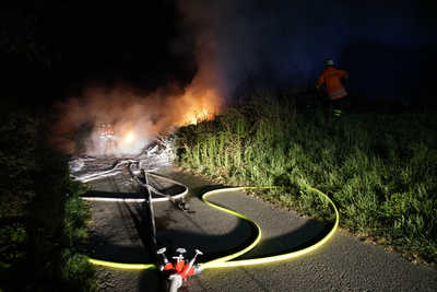 Allmersbach: Alte Reifen abgebrannt