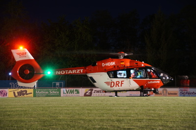 Weissach im Tal: Rettungshubschrauber landet Nachts auf Sportplatz