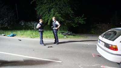 Illingen: Zusammenstoss zwischen Pkw und Motoroller - eine Person toedlich Verletzt