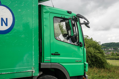 Herrenberg-Gueltstein: LKW im Kreisverkehr umgekippt 