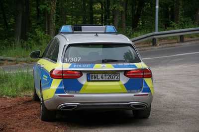 Stuttgart: Illegale Muellentsorgung auf Parkplatz Baerlesklinge 