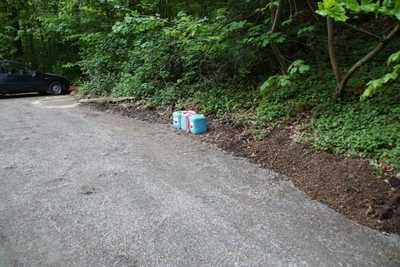 Stuttgart: Illegale Muellentsorgung auf Parkplatz Baerlesklinge 