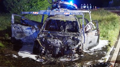 Vaihingen/Enz-Horrheim: Pkw faengt nach Unfall Feuer