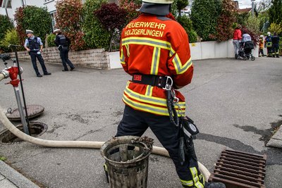 Holzgerlingen: Gasgeruch aus Abwasserschaechte - Feuerwehr rueckt an