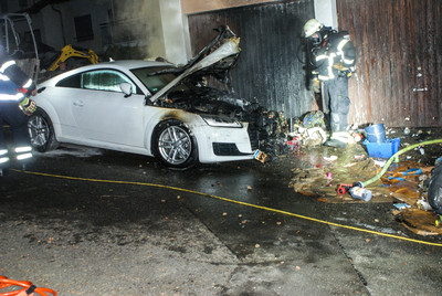 Waldenbuch: Audi TT faengt Feuer 