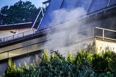 Aidlingen-Dachtel: Brand eines Anbau eines Wohnhauses brennt
