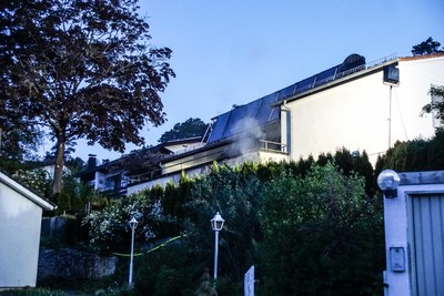 Aidlingen-Dachtel: Brand eines Anbau eines Wohnhauses brennt