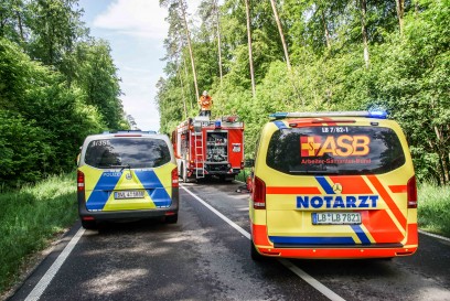 Rutesheim: Seniorin kommt mir ihrem PKW von der Fahrbahn und landet im Wald