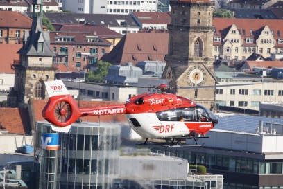 Stuttgart: Intensivtransporthubschrauber mit Technischen Defekt auf dem Dachlandeplatz des Katharinenhopospital 