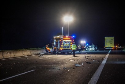 Rutesheim - Leonberg: Schwerer Unfall sorgt fuer lange Vollsperrung der Autobahn
