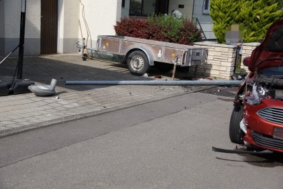 Sachsenheim: Verkehrsunfall im Wohngebiet