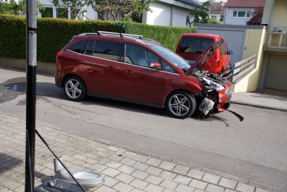 Sachsenheim: Verkehrsunfall im Wohngebiet