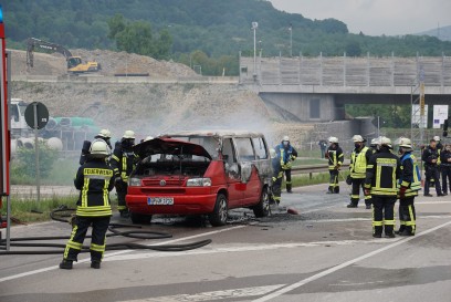 Aichelberg: VW-Bus brennt voellig aus