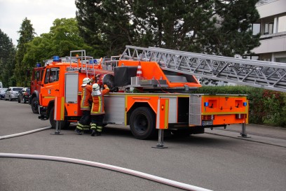 Backnang: Kellerbrand im Mehrfamilienhaus, Anwohner evakuiert