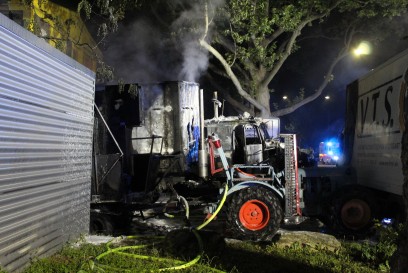 Stuttgart-Untertuerkheim: Brand mehrerer Lkw