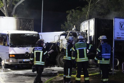Stuttgart-Untertuerkheim: Brand mehrerer Lkw
