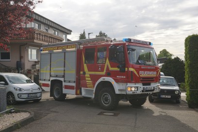 Aichelberg: PKW kracht durch Garage und droht abzustuerzen